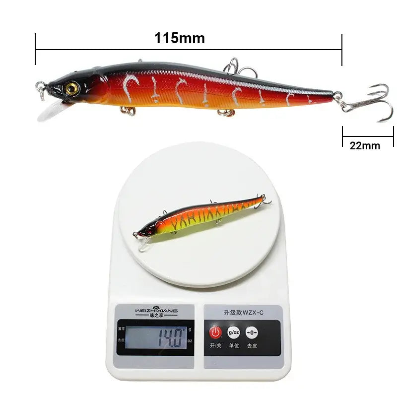 Fishing lure on scale, measuring 11.5cm and 14g, ideal for bass and pike fishing.