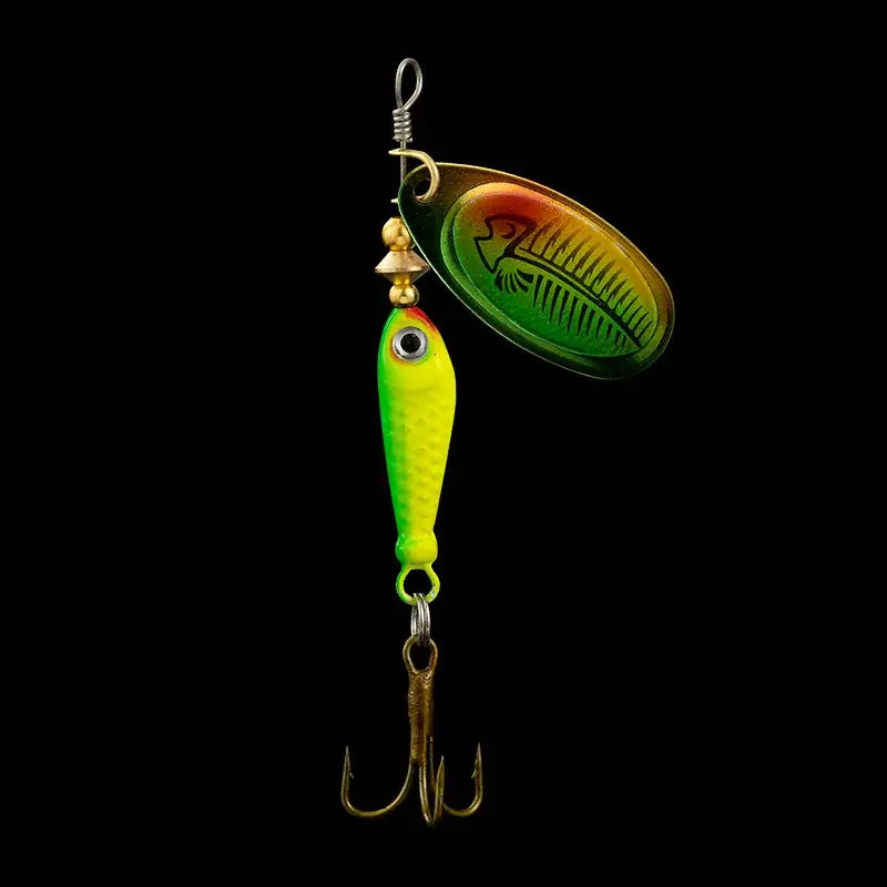 LUSHAZER 9g fishing spinner bait with treble hook, iconic green color, ideal for attracting carp and predatory fish.