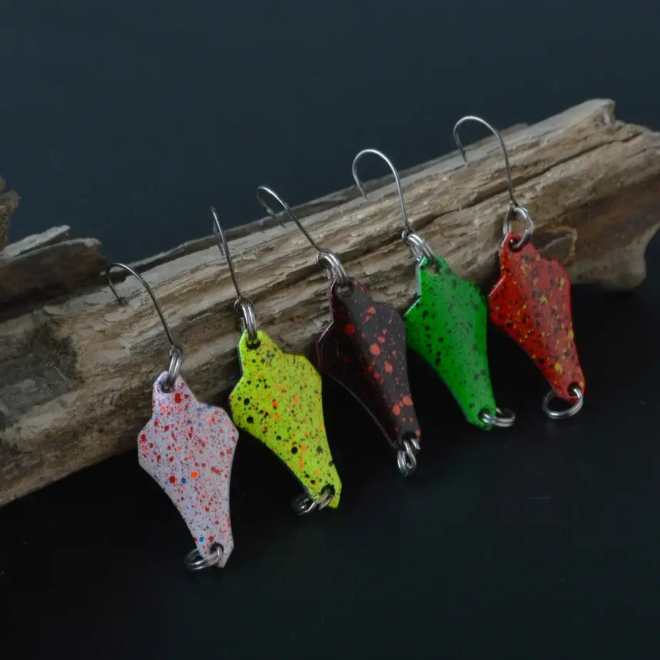 TOMA trout spoon lure set featuring mixed colors: red, green, and black, perfect for freshwater fishing tackle.
